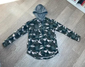 Veste à capuche style camouflage