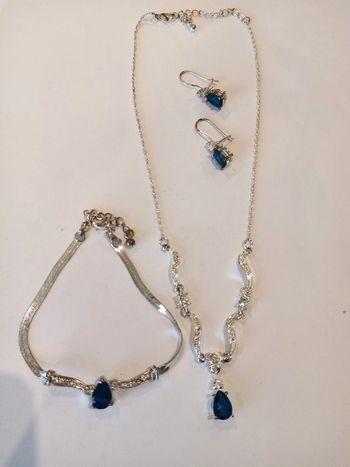 Parure avon bijoux collier boucles d'oreilles bracelet argenté