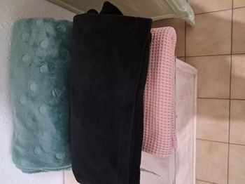 LOT DE 4 plaids: dessus de lit