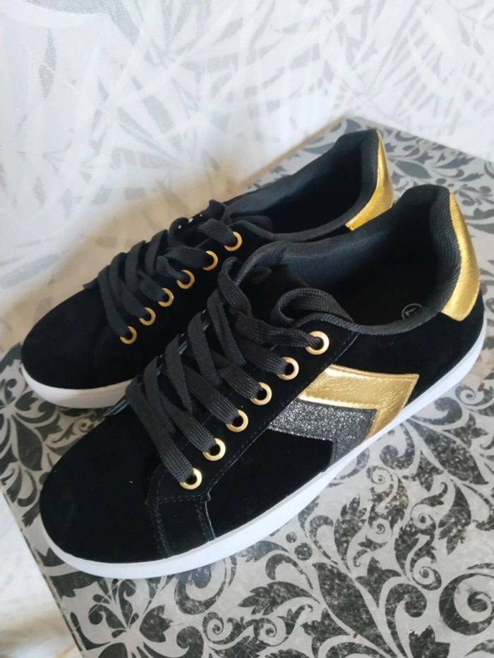 Jolies baskets sneakers femme pointure 37 brillantes
