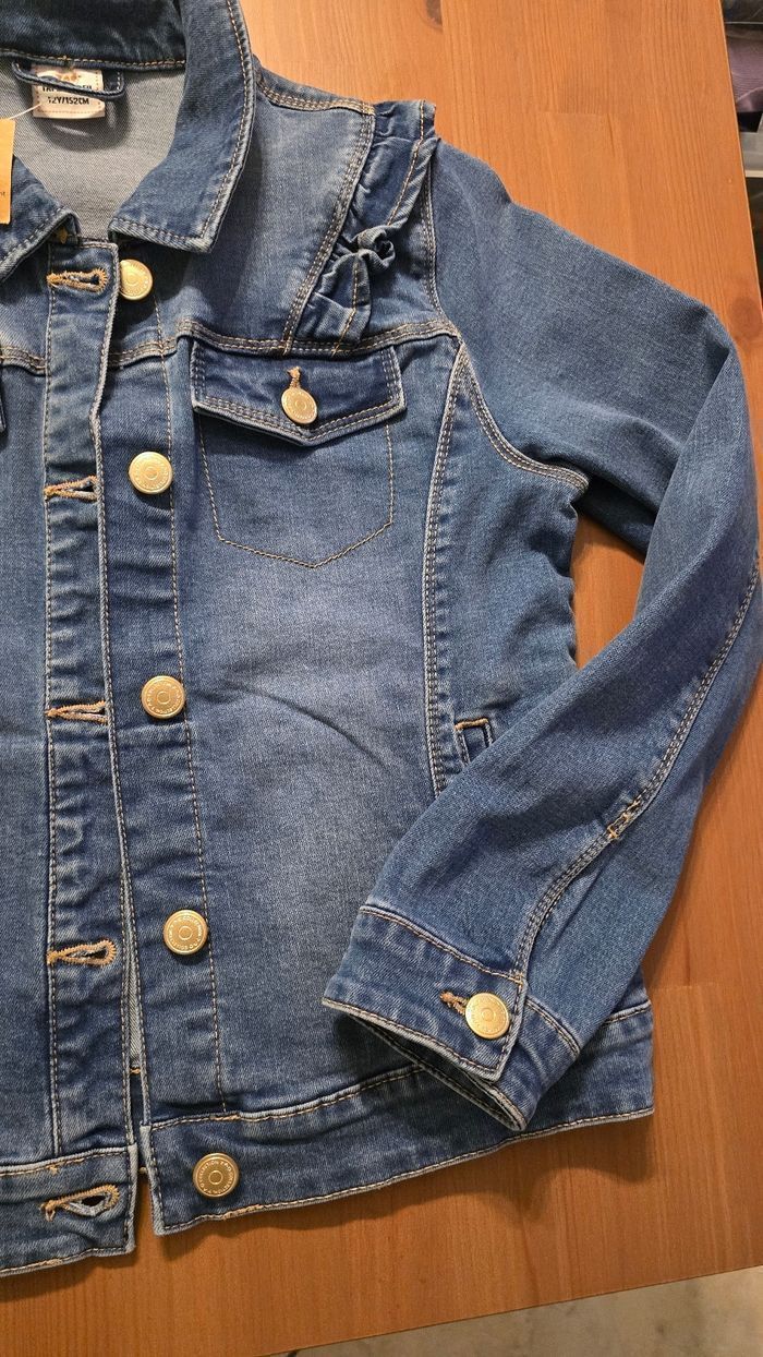 Neuve (non portée)  🏷😍🥰SUPERBE  veste en jeans 12 ans fille 🥰😍🩷 - photo numéro 3