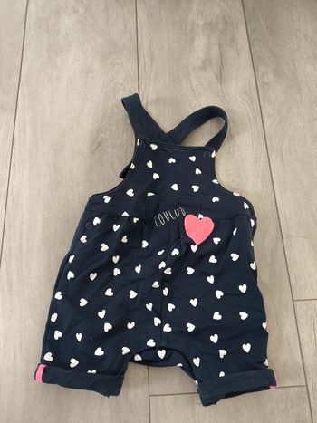 Salopette courte bleue et coeur