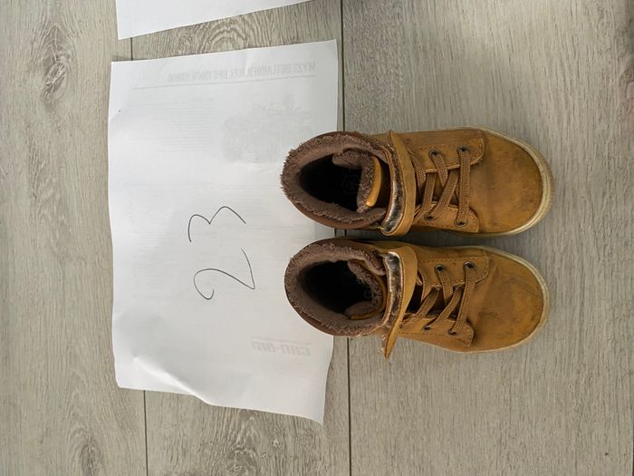Lot de 10 x chaussures et 20 x chaussettes garçon (pointures 23 au 26) - photo numéro 2