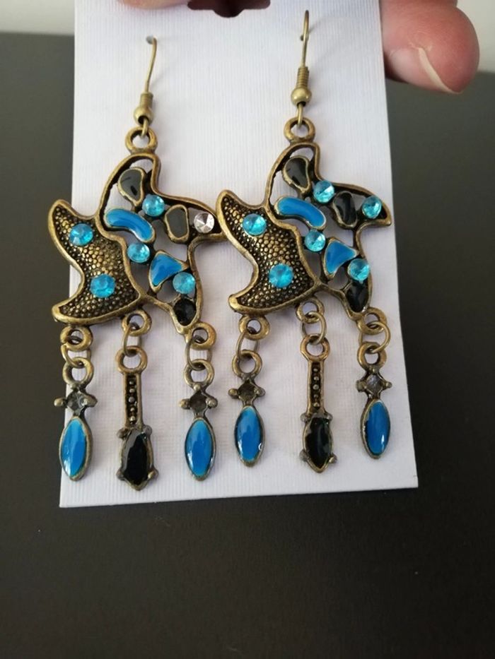 Boucles d'oreilles originales neuves