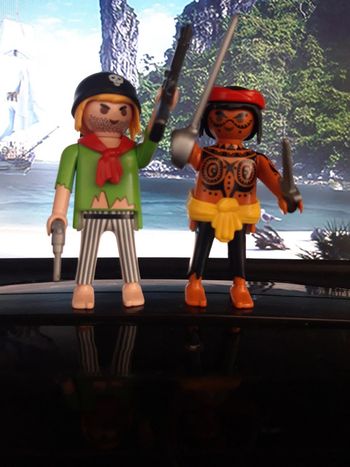 Playmobil 70493 2 Pirates du set Barque des pirates avec requin-marteau