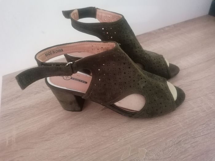Nu pied effet daim vert kaki 40, a talon haut - photo numéro 2
