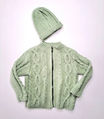 Gilet et bonnet fait main 18 mois