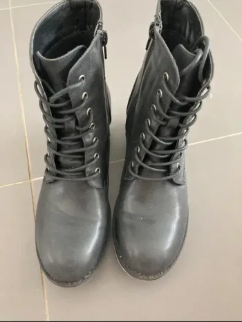 Chaussures femme avec lacets neuve