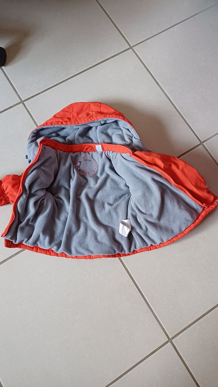 Manteau rouge a capuche Obaïbi 12 mois - photo numéro 2