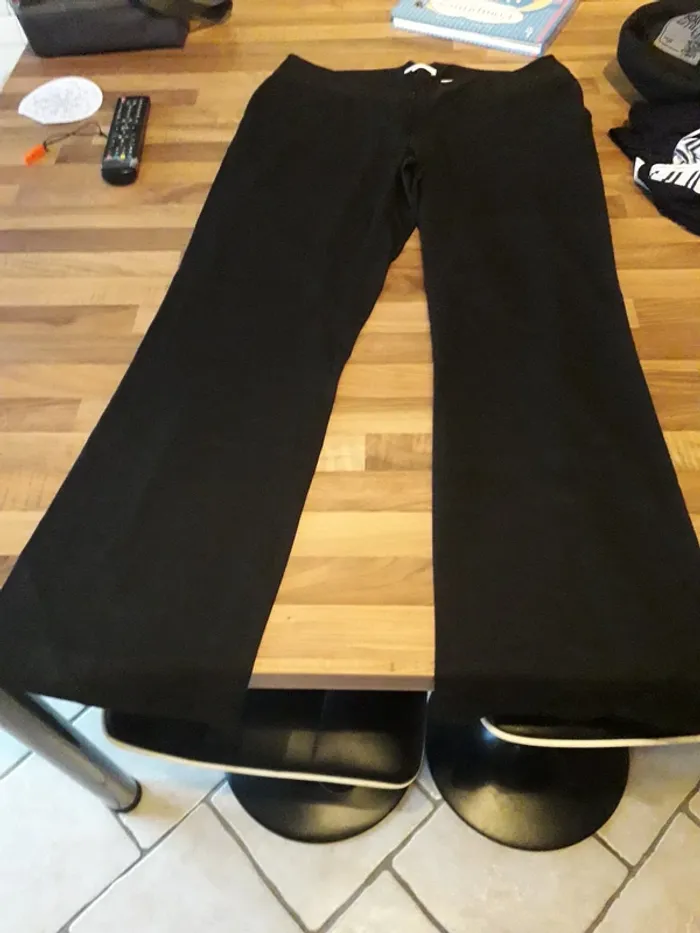 Pantalon noir droit