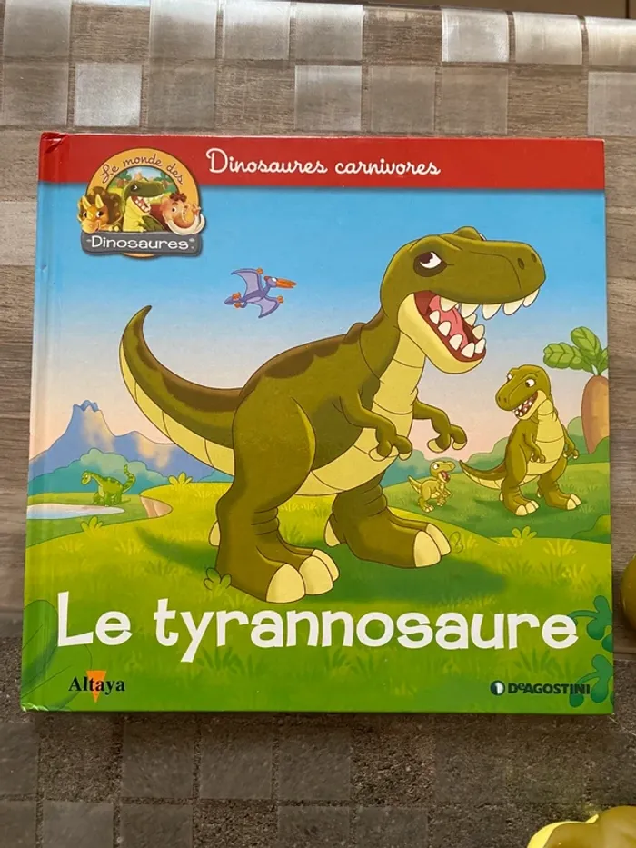 Livre le tyrannosaure et 4 figurines altaya le monde des dinosaures - photo numéro 2