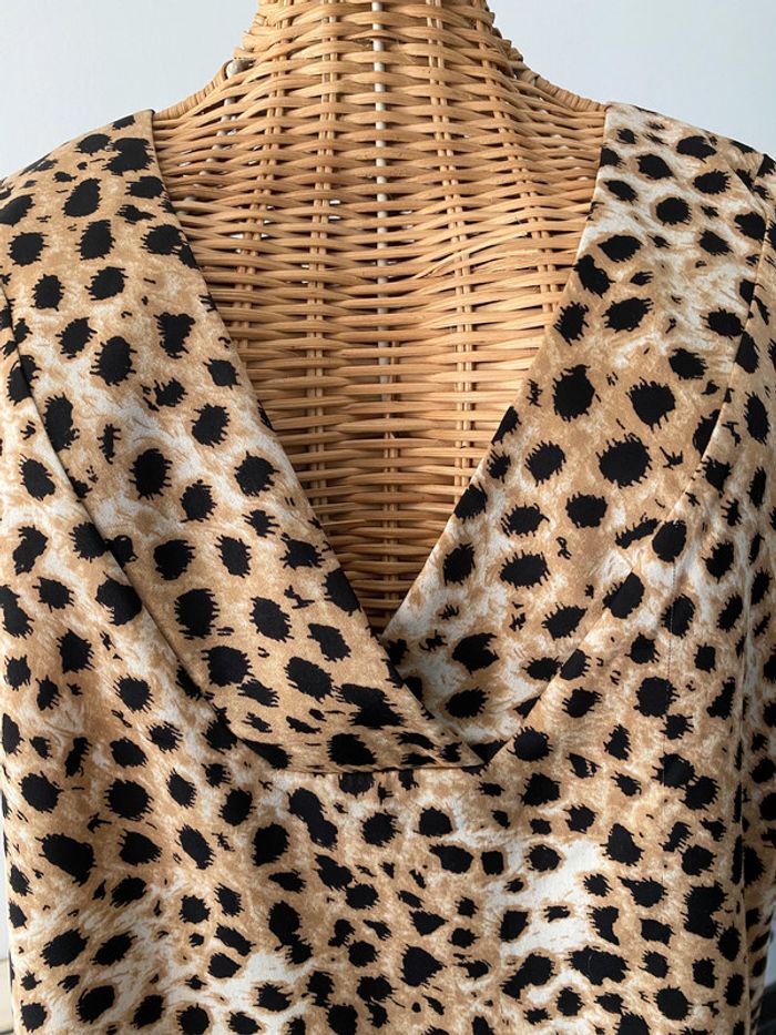 Tee shirt Camaïeu léopard 🐆 taille S/M col V - photo numéro 3
