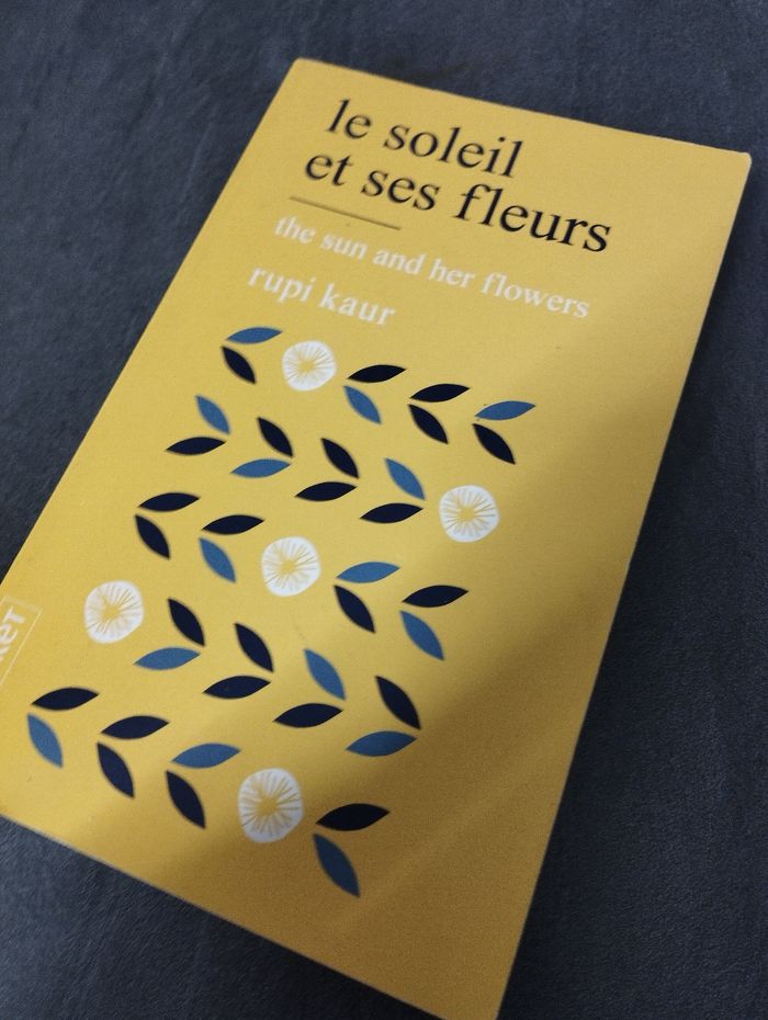 Livre de poche de poésie poèmes le soleil et ses fleurs