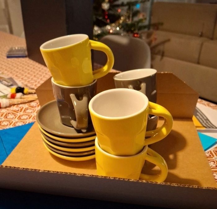 Tasses et soucoupes - photo numéro 2