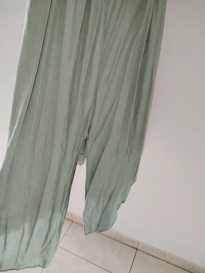 Robe d'été mi-longue à bretelles vert kaki - photo numéro 4