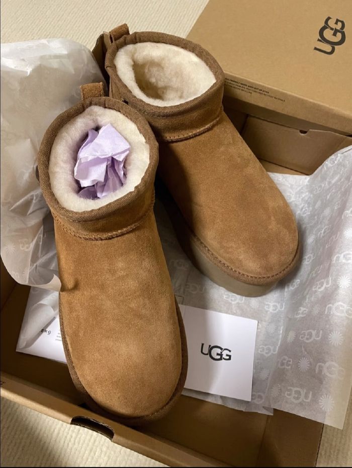 Ugg mini Snow boots taille 39 - photo numéro 6