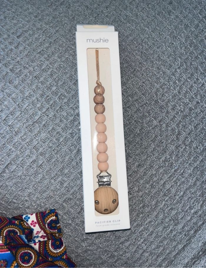 Attache tétine