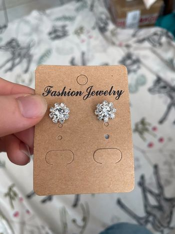 Boucles d’oreilles.