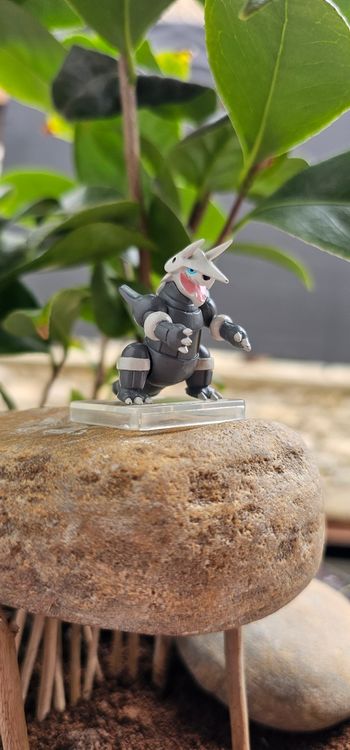 Petite Figurine Pokemon Nintendo avec socle Galeking 