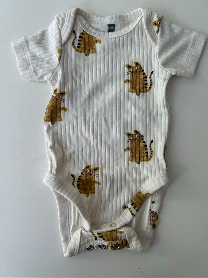 Lot de 9 tenues bébé taille 50-56cm - photo numéro 3