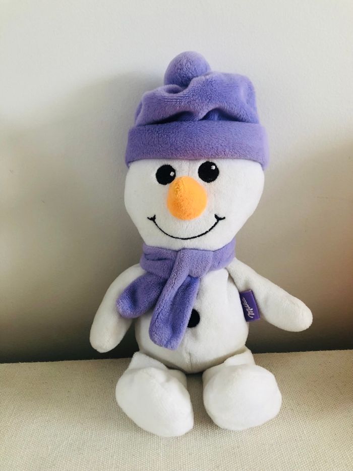 Peluche bonhomme de neige milka bonnet violet - photo numéro 3