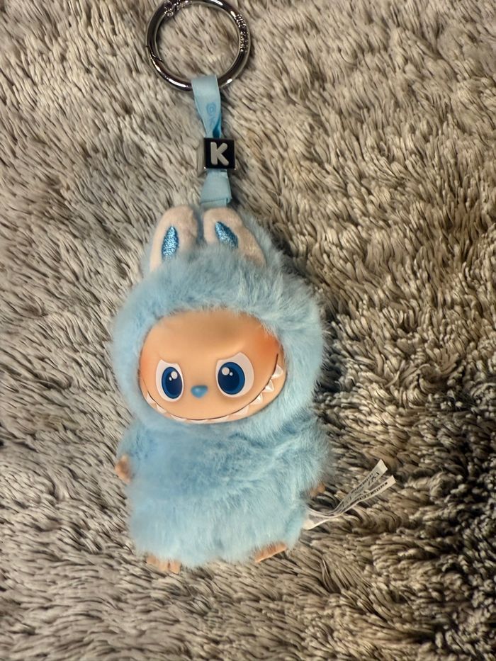 Labubu pin for love lettre K - photo numéro 3