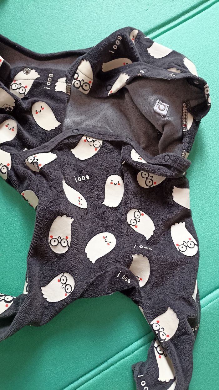 Lot pyjamas et boddies 3 mois - photo numéro 4