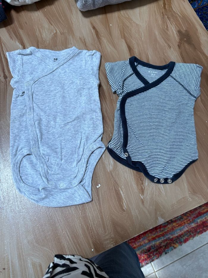 Lot 7 bodies manches longues 3 mois - photo numéro 2