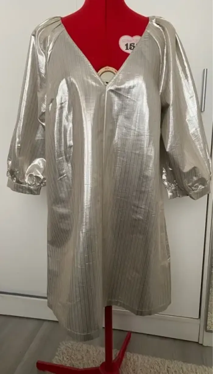Robe métallisée beige argent H&M