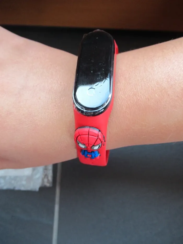 Montre Spiderman rouge Marvel Avengers neuve - photo numéro 4