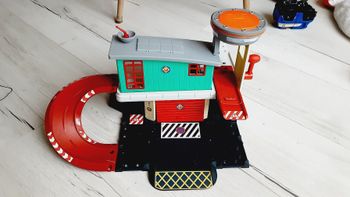 Jeu jouet enfant Sam le pompier plate-forme 2 étages caserne de pompiers