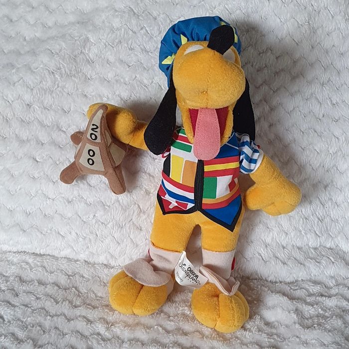 Petite peluche de pluto rare imaginations parade 2000 disney - photo numéro 5