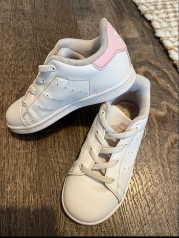 Baskets neuves fille taille 28 adidas 