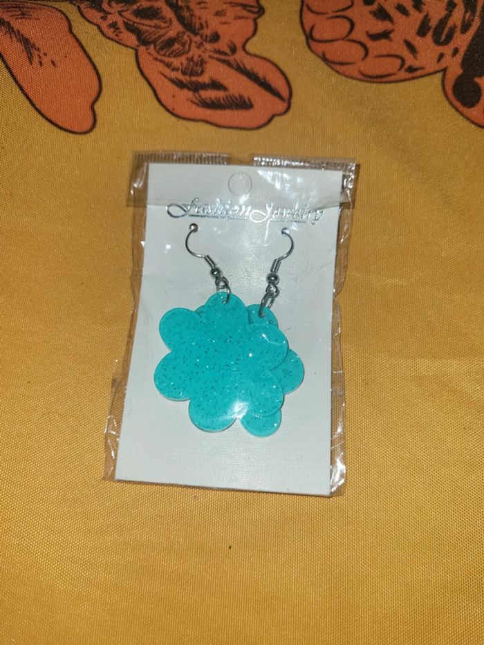 Boucle d'oreilles fleur - photo numéro 2