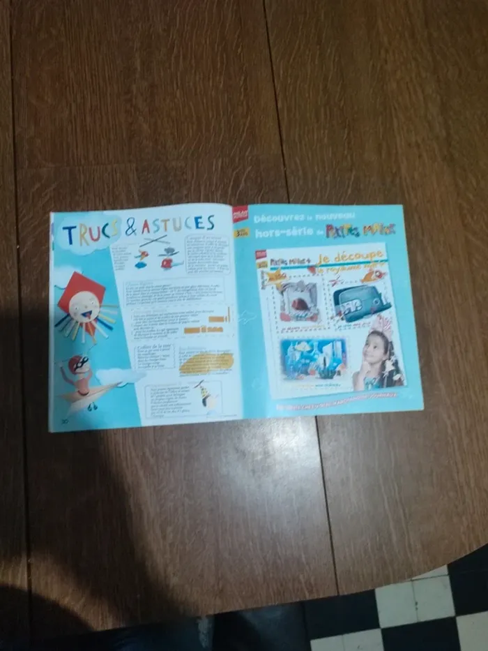Livre petite main tous en l'air - photo numéro 17