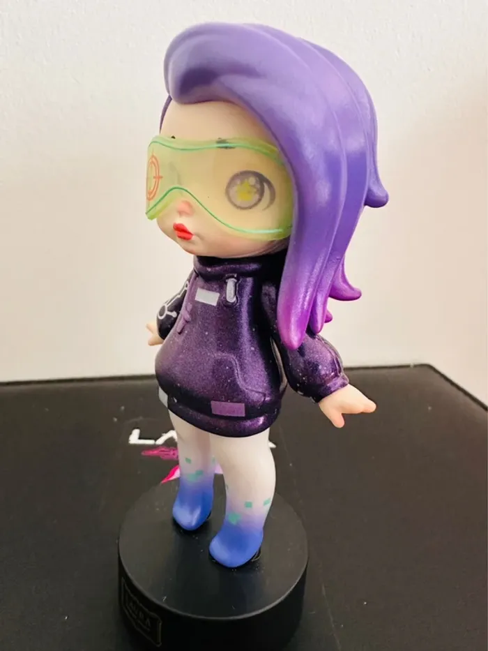 Vintage 2011 Figurine de collection Hacker Girl – Laura Cyberpunk (ToyCity) - photo numéro 7