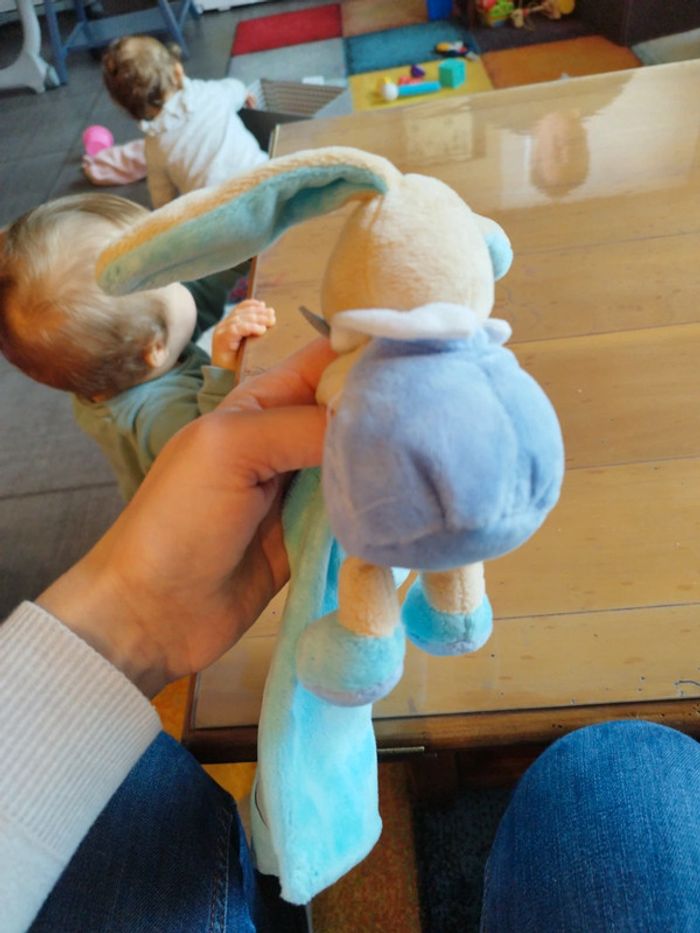 Doudou bleu ciel babynat lune col étoile fluorescent très bon état - photo numéro 4