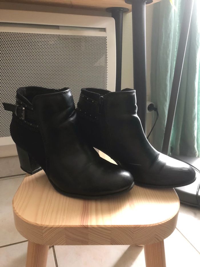 Bottine à talon noir