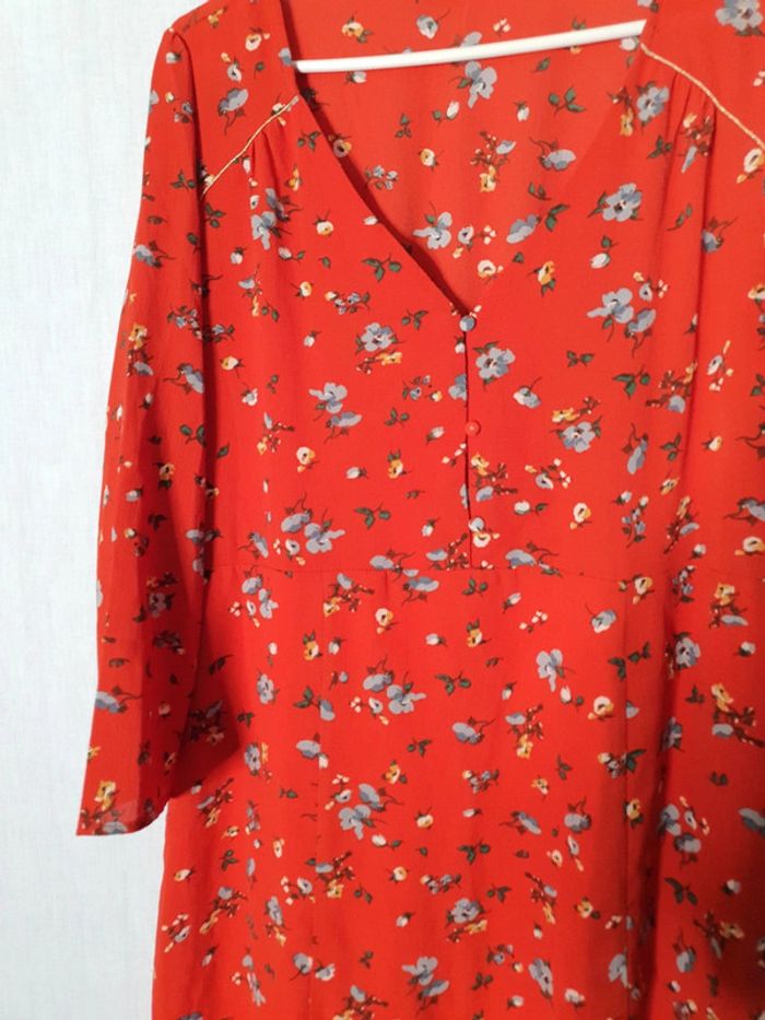 Robe rouge fleurie - photo numéro 2