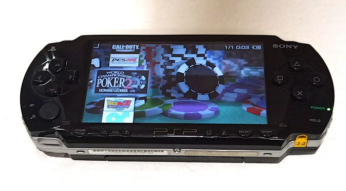 Sony PSP 1004 + 57 jeux cultes, Carte micro SD 64GB rapide, écouteurs PSP , câble de charge & coque - photo numéro 10