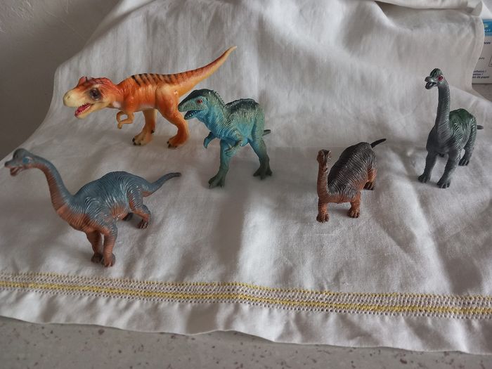 8 dinosaurs en plastique - photo numéro 2