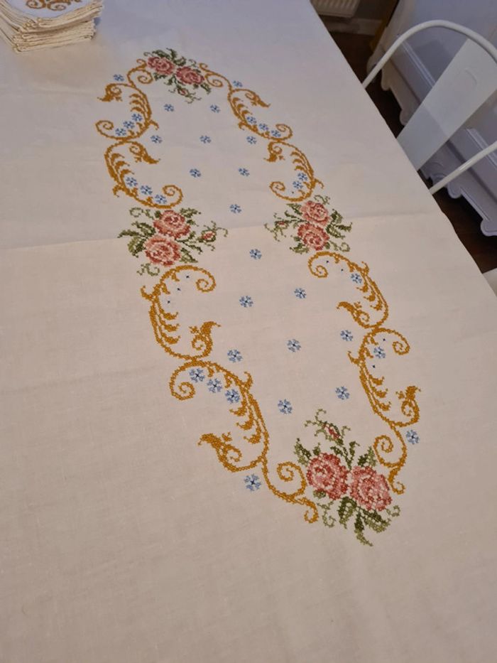 Nappe brodée linge ancien - photo numéro 3