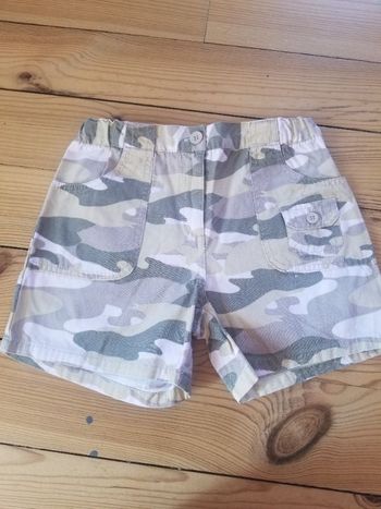 Short fille