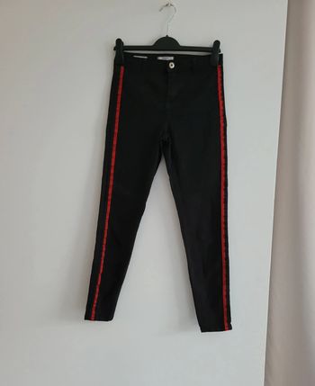 🌷 Jean noir à bande rouge🌷 Bershka 🌷Taille S