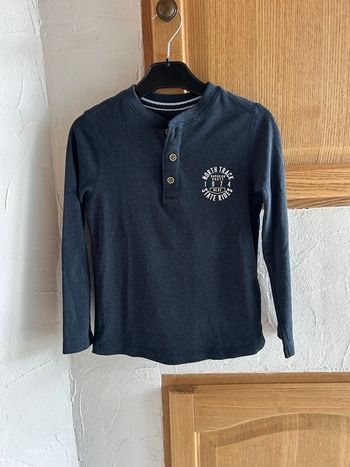 T-shirt manches longues bleu foncée - taille 7/8 ans