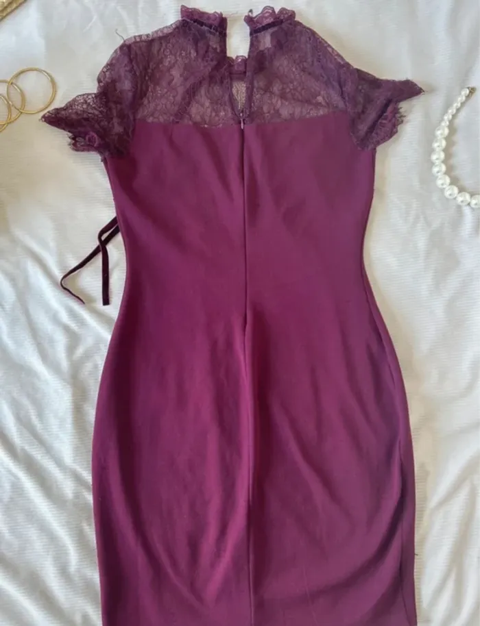 Robe violet bordeaux avec de la dentelle taille M - photo numéro 2