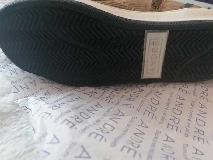 Chaussures neuves garçon taille 28 - photo numéro 3