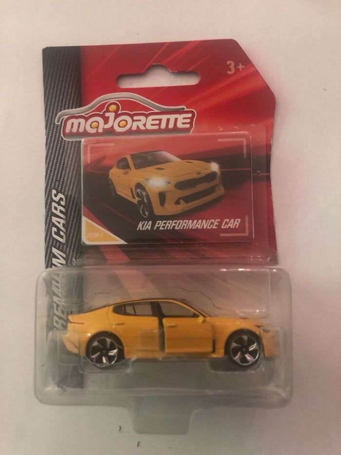 Miniature majorette Kia Performance car