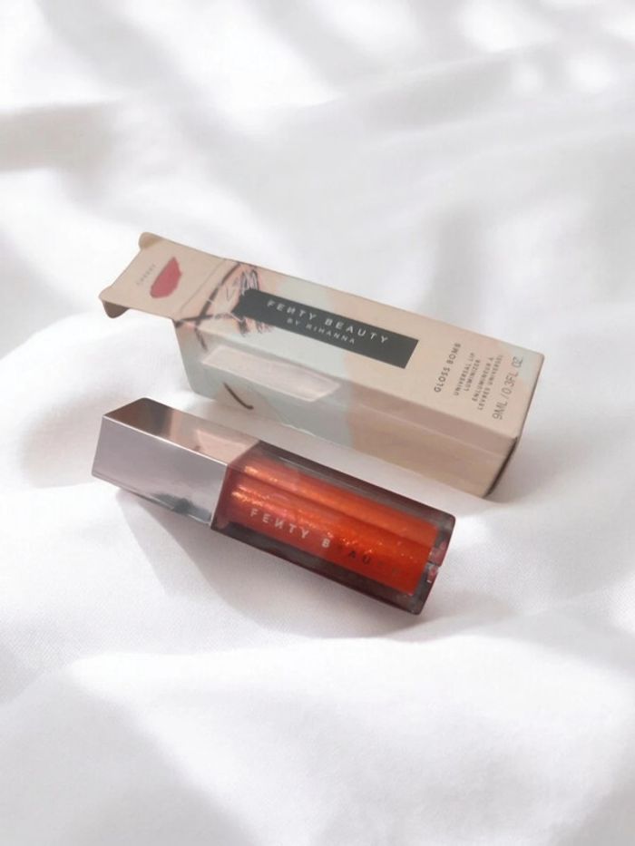 Gloss bomb Fenty Beauty (cheeky)