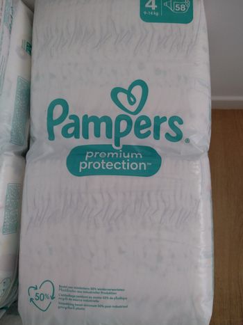 Lot de 3 paquets de couches bébé Pampers premium protection taille 4